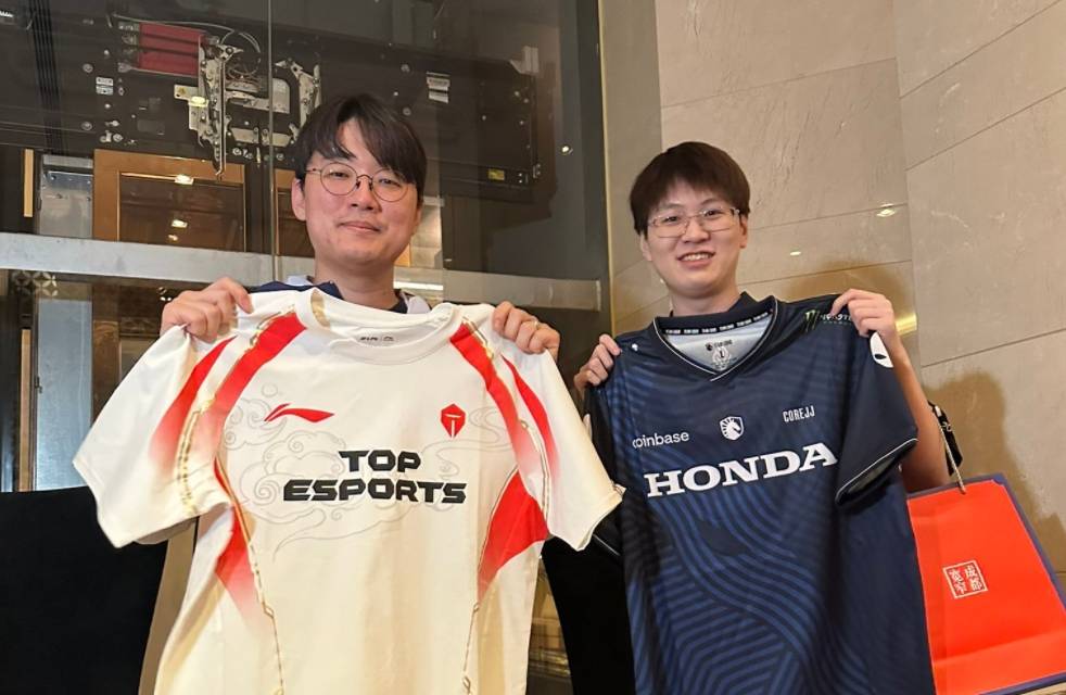 FNC绝杀T1，CoreJJ开启传奇时刻激烈交锋成都决赛之夜，留下经典瞬间