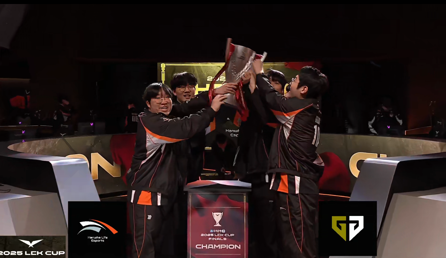 100T血洗HLE,Deft单局斩获MVP峡谷大战半决赛,技惊四座 100T血洗HLE,Deft单局斩获MVP峡谷大战半决赛,技惊四座