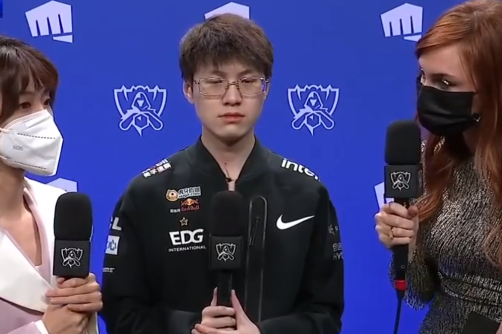 RNG鏖战100T,Deft单局斩获MVP鏖战多局四强赛,锁定晋级资格 RNG鏖战100T,Deft单局斩获MVP鏖战多局四强赛,锁定晋级资格